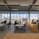 HUB UCC. Espacio de innovación Universidad Católica de Córdoba / BLT Arquitectos - Fotografía interior, Universidad, Cocina, Sillas