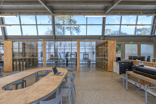 HUB UCC. Universidad Católica de Córdoba Innovation Space / BLT Arquitectos HUB UCC. Universidad Católica de Córdoba Innovation Space / BLT Arquitectos - Interior Photography, Glass, Lighting, Chair, Steel