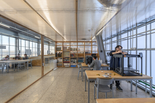 HUB UCC. Universidad Católica de Córdoba Innovation Space / BLT Arquitectos HUB UCC. Universidad Católica de Córdoba Innovation Space / BLT Arquitectos - Interior Photography, Kitchen, Glass, Chair