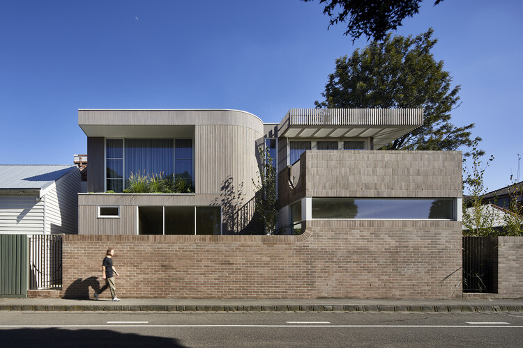 Fringe Dweller Residence / Mihaly Slocombe