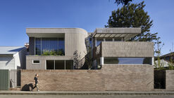 Fringe Dweller Residence / Mihaly Slocombe