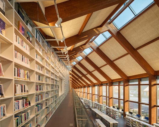 Gochang Hwang Yunseok Library / Hyunjoon Yoo + Partners - Interior Photography, Closet, Wood, Shelving, Glass, Beam
