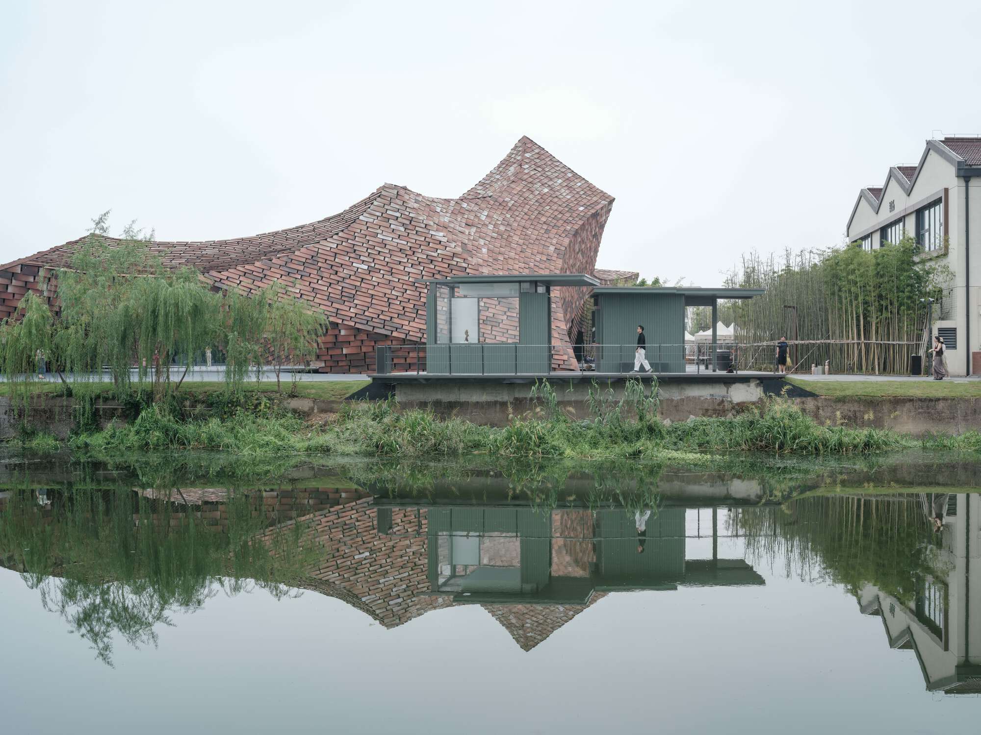 Verdure Kiosk / Haus of hu