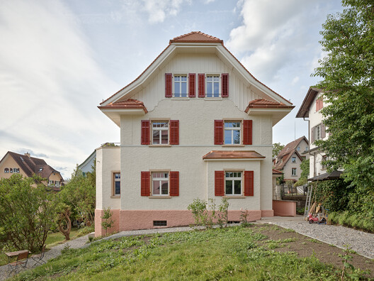 Bramberg Residence Renovation / Gut Deubelbeiss Nill Architekten - Exterior Photography, Windows, Facade