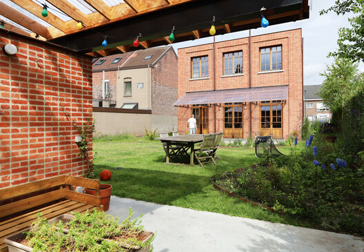 Tomas & Katrien House / Atelier Vens Vanbelle Tomas & Katrien House / Atelier Vens Vanbelle - Exterior Photography, Brick, Garden, Patio, Chair, Courtyard