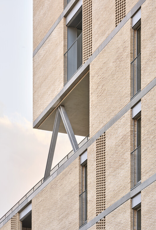 Social Atrium — 54 Social Housing Units in Besòs / Peris+Toral.arquitectes Social Atrium — 54 Social Housing Units in Besòs / Peris+Toral.arquitectes - Interior Photography