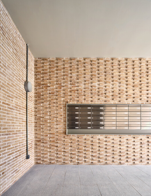Social Atrium — 54 Social Housing Units in Besòs / Peris+Toral.arquitectes Social Atrium — 54 Social Housing Units in Besòs / Peris+Toral.arquitectes - Interior Photography, Brick