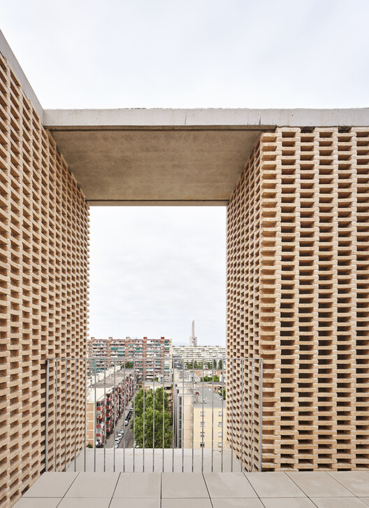 Social Atrium — 54 Social Housing Units in Besòs / Peris+Toral.arquitectes Social Atrium — 54 Social Housing Units in Besòs / Peris+Toral.arquitectes - Exterior Photography