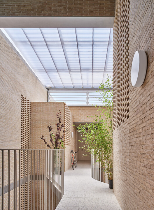 Social Atrium — 54 Social Housing Units in Besòs / Peris+Toral.arquitectes Social Atrium — 54 Social Housing Units in Besòs / Peris+Toral.arquitectes - Exterior Photography