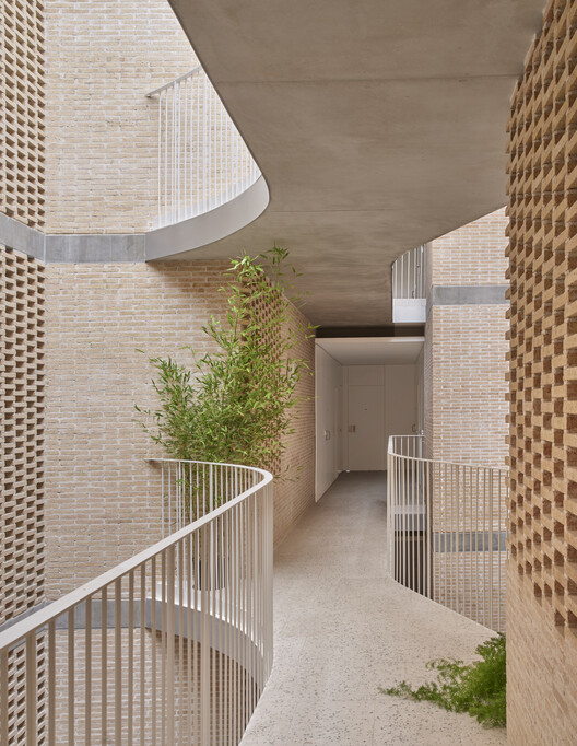 Social Atrium — 54 Social Housing Units in Besòs / Peris+Toral.arquitectes Social Atrium — 54 Social Housing Units in Besòs / Peris+Toral.arquitectes - Interior Photography, Concrete