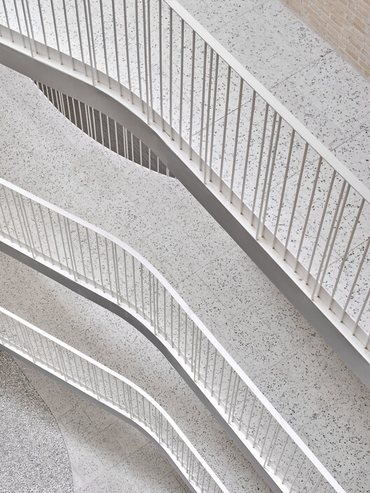 Social Atrium — 54 Social Housing Units in Besòs / Peris+Toral.arquitectes Social Atrium — 54 Social Housing Units in Besòs / Peris+Toral.arquitectes - Image 12 of 21