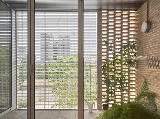 Social Atrium — 54 Social Housing Units in Besòs / Peris+Toral.arquitectes Social Atrium — 54 Social Housing Units in Besòs / Peris+Toral.arquitectes - Image 14 of 21