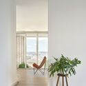 Social Atrium — 54 viviendas sociales en el Besòs / Peris+Toral.arquitectes - Fotografía interior, Vivienda Social, Sillas