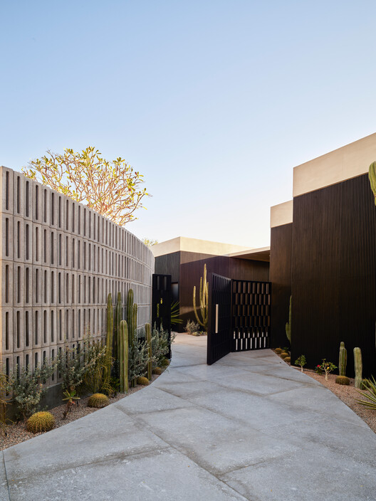 Casa Loto / Ezequiel Farca Studio Casa Loto / Ezequiel Farca Studio - Image 2 of 19