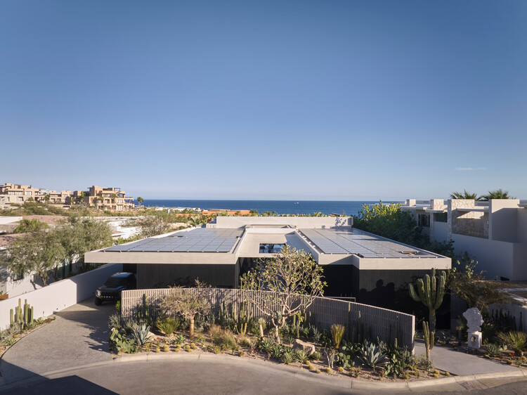 Casa Loto / Ezequiel Farca Studio