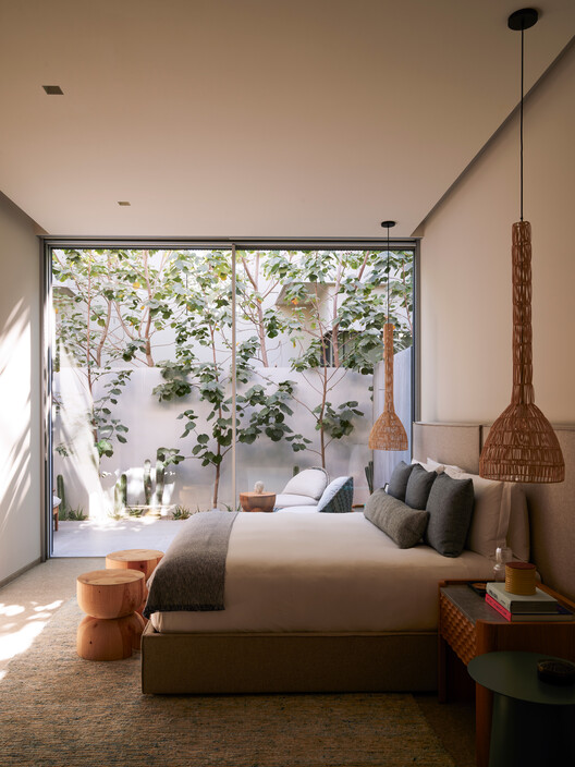 Casa Loto / Ezequiel Farca Studio Casa Loto / Ezequiel Farca Studio - Interior Photography, Bedroom, Bed, Wood, Lighting