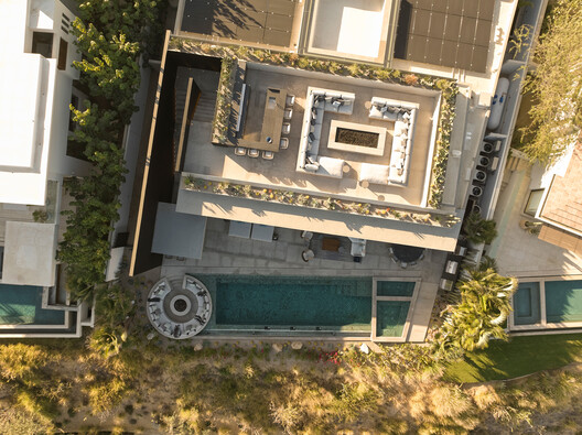 Casa Loto / Ezequiel Farca Studio Casa Loto / Ezequiel Farca Studio - Exterior Photography, Aerial View Photography, Balcony, Courtyard