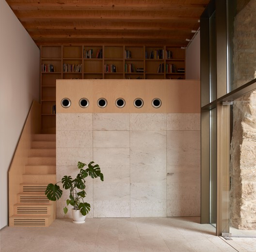 Rehabilitation of the Orrios Exchange building / Oscar Escuder Arquitectura Rehabilitation of the Orrios Exchange building / Oscar Escuder Arquitectura - Interior Photography, Wood, Lighting, Stairs