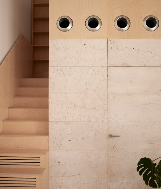 Rehabilitation of the Orrios Exchange building / Oscar Escuder Arquitectura Rehabilitation of the Orrios Exchange building / Oscar Escuder Arquitectura - Interior Photography, Closet, Wood