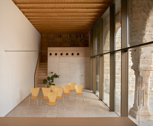 Rehabilitation of the Orrios Exchange building / Oscar Escuder Arquitectura Rehabilitation of the Orrios Exchange building / Oscar Escuder Arquitectura - Interior Photography, Wood, Lighting, Chair
