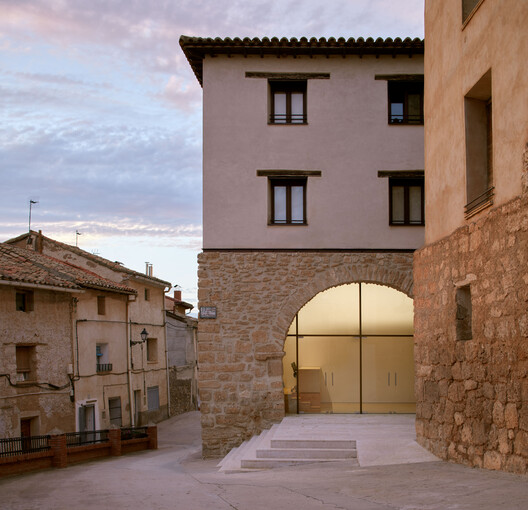 Rehabilitation of the Orrios Exchange building / Oscar Escuder Arquitectura Rehabilitation of the Orrios Exchange building / Oscar Escuder Arquitectura - Exterior Photography, Arch, Concrete, Arcade
