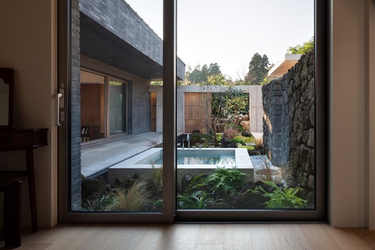 Beneath Jeoji Oreum House / a root architecture Beneath Jeoji Oreum House / a root architecture - Image 3 of 20
