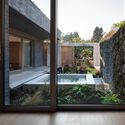 Casa sob Jeoji Oreum / a root architecture - Casas