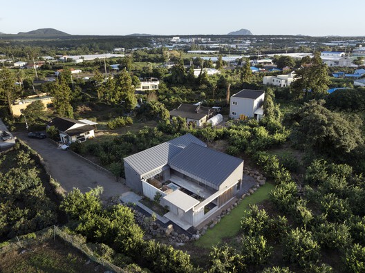 Beneath Jeoji Oreum House / a root architecture Beneath Jeoji Oreum House / a root architecture - Exterior Photography