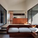 Casa sob Jeoji Oreum / a root architecture - Fotografia de Interiores, Casas