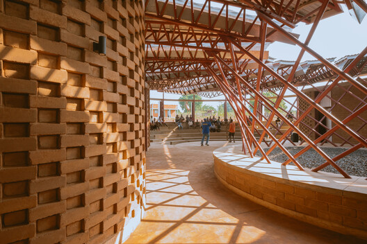 Bidi Bidi Performing Arts Centre / To​.org + Hassell + Localworks + Arup - Image 3 of 7