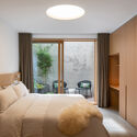 Garden Laneway House / Williamson Williamson - 室内图, 独立住宅, 卧室, 床