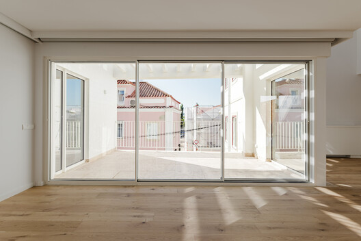 Junqueira 307 Apartments / Fragmentos Junqueira 307 Apartments / Fragmentos - Interior Photography, Door, Balcony