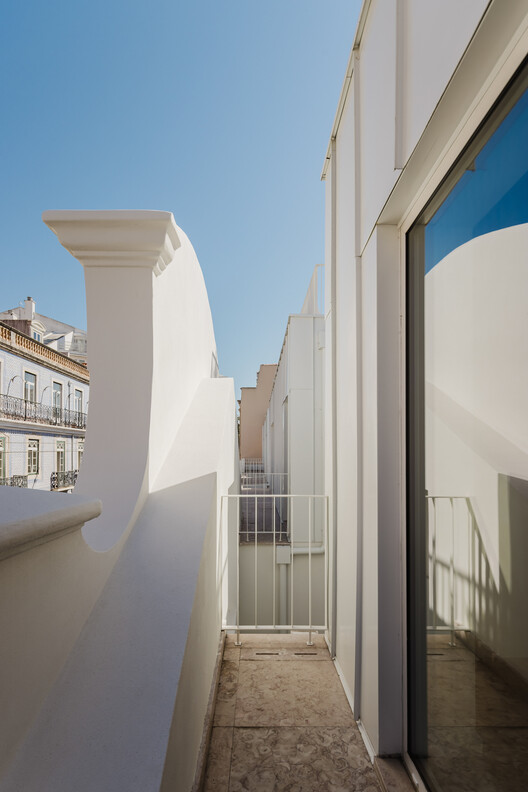 Junqueira 307 Apartments / Fragmentos Junqueira 307 Apartments / Fragmentos - Exterior Photography, Balcony