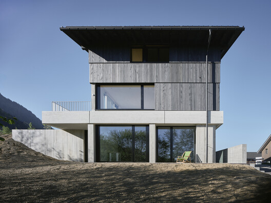 House on Concrete Walls / dolmus Architekten House on Concrete Walls / dolmus Architekten - Exterior Photography
