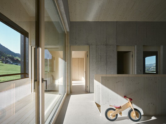 House on Concrete Walls / dolmus Architekten House on Concrete Walls / dolmus Architekten - Interior Photography, Kitchen, Concrete