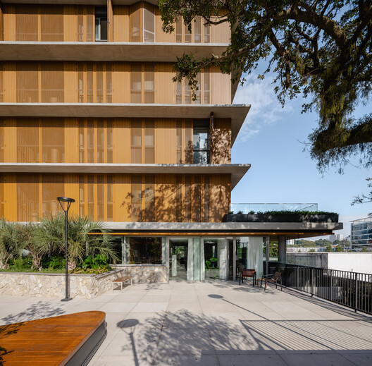 Tomaz Building / IDEIA1 Tomaz Building / IDEIA1 - Exterior Photography
