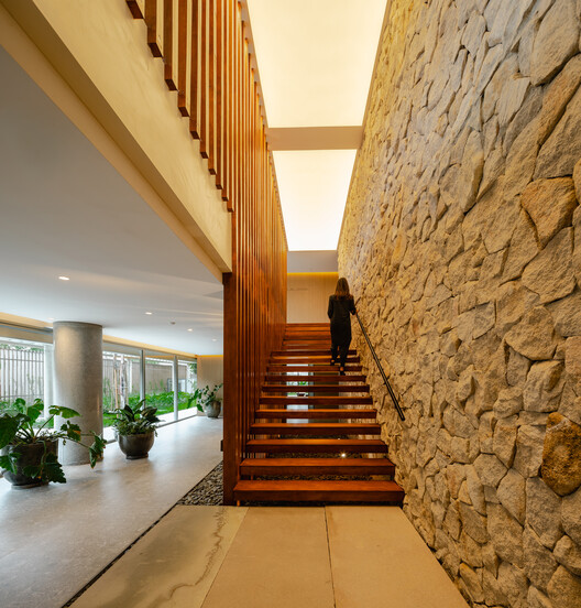 Tomaz Building / IDEIA1 Tomaz Building / IDEIA1 - Interior Photography, Stairs, Wood, Concrete