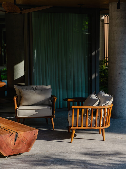 Tomaz Building / IDEIA1 Tomaz Building / IDEIA1 - Interior Photography, Wood, Chair