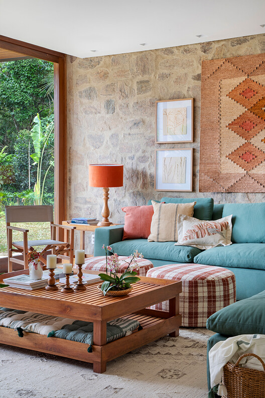 Pedra Azul House / Escala Arquitetura Pedra Azul House / Escala Arquitetura - Interior Photography, Sofa, Wood, Table, Lighting, Chair