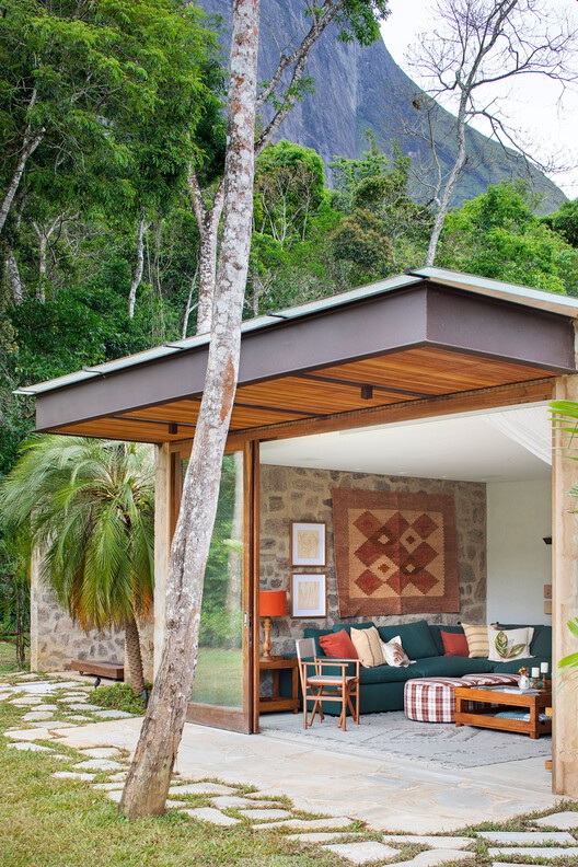 Pedra Azul House / Escala Arquitetura Pedra Azul House / Escala Arquitetura - Exterior Photography, Wood, Beam, Chair, Patio