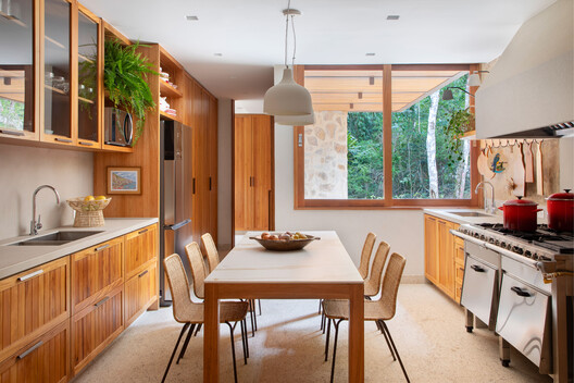 Pedra Azul House / Escala Arquitetura Pedra Azul House / Escala Arquitetura - Interior Photography, Dining room, Kitchen, Countertop, Wood, Lighting, Chair