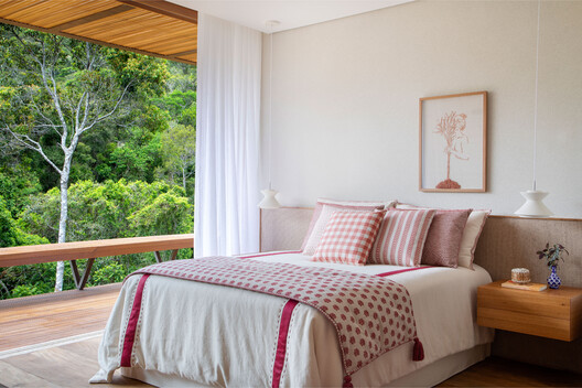 Pedra Azul House / Escala Arquitetura Pedra Azul House / Escala Arquitetura - Interior Photography, Bedroom, Bed, Wood, Lighting