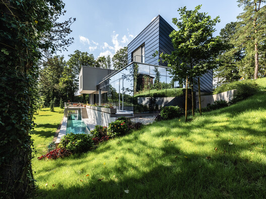 Curious House / FORVM Curious House / FORVM - Fotografía exterior, Jardín