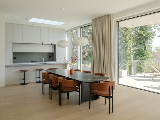 Curious House / FORVM Curious House / FORVM - Fotografía interior, Cocina, Madera, Sillas, Mesas, Iluminación