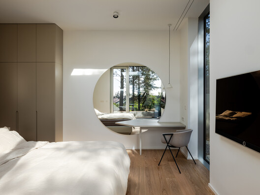 Curious House / FORVM Curious House / FORVM - Fotografía interior, Dormitorio, Camas, Iluminación