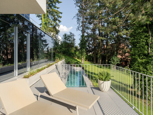 Curious House / FORVM Curious House / FORVM - Fotografía exterior, Jardín, Barandas, Balcón, Terraza