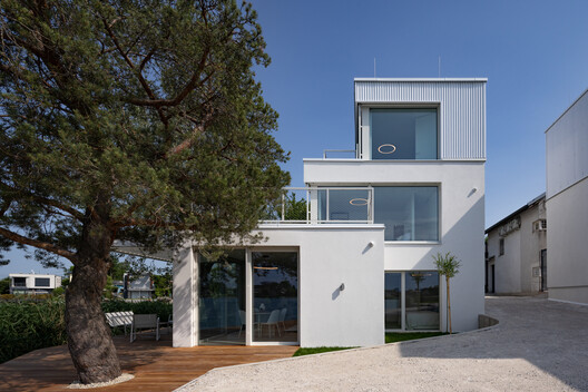 Cabins at the Tip, Sunny Lakes, Senec / ER Atelier Cabins at the Tip, Sunny Lakes, Senec / ER Atelier - Exterior Photography, Balcony