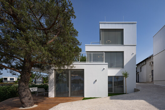 Cabins at the Tip, Sunny Lakes, Senec / ER Atelier Cabins at the Tip, Sunny Lakes, Senec / ER Atelier - Exterior Photography, Balcony