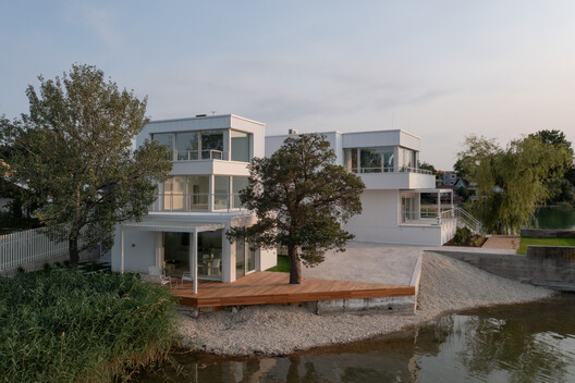 Cabins at the Tip, Sunny Lakes, Senec / ER Atelier Cabins at the Tip, Sunny Lakes, Senec / ER Atelier - Exterior Photography, Balcony