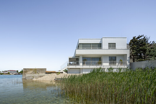 Cabins at the Tip, Sunny Lakes, Senec / ER Atelier Cabins at the Tip, Sunny Lakes, Senec / ER Atelier - Exterior Photography, Balcony